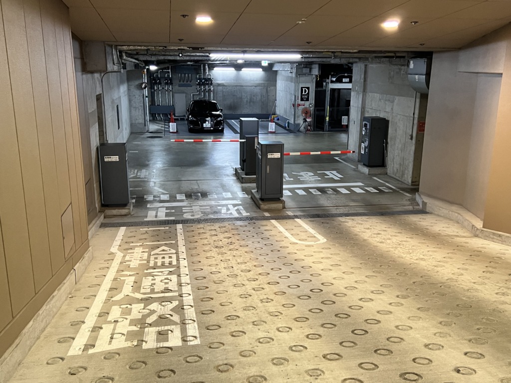 セントジレス大阪　駐車場