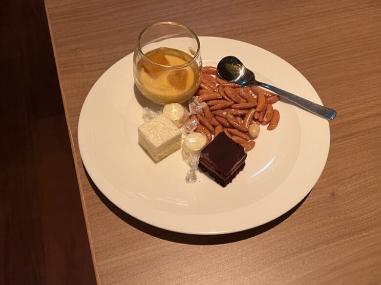 シェラトン都ホテル東京　ラウンジ　リフレッシュタイム　クラブラウンジ